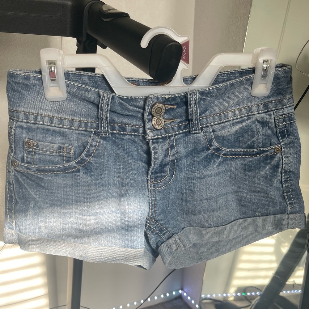 Wallflower Jean shorts size 2